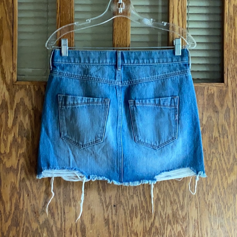 EXPRESS distressed jean mini skirt w/beading NWOT - Picture 4 of 7